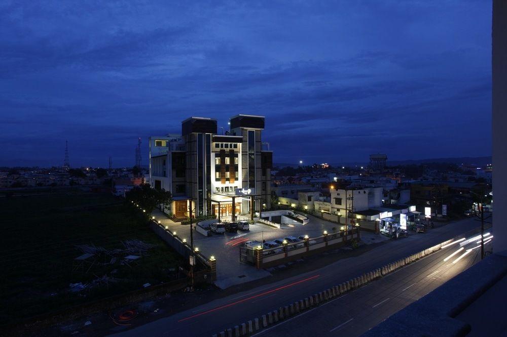 Hotel Saffron Leaf Déhrádún Exteriér fotografie